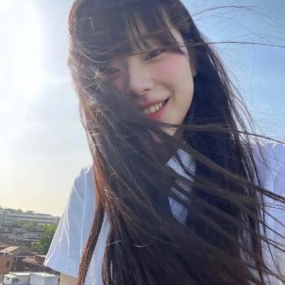 白色微笑 海报